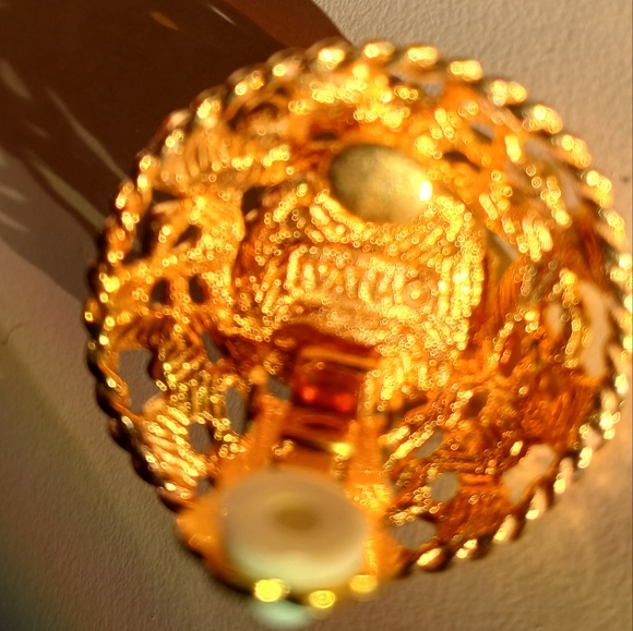 Ivanka Trump BUNDLE Paisley V Neck Top & Beautiful Faux Mabe Pearl Clip Earrings - Picture 9 of 12